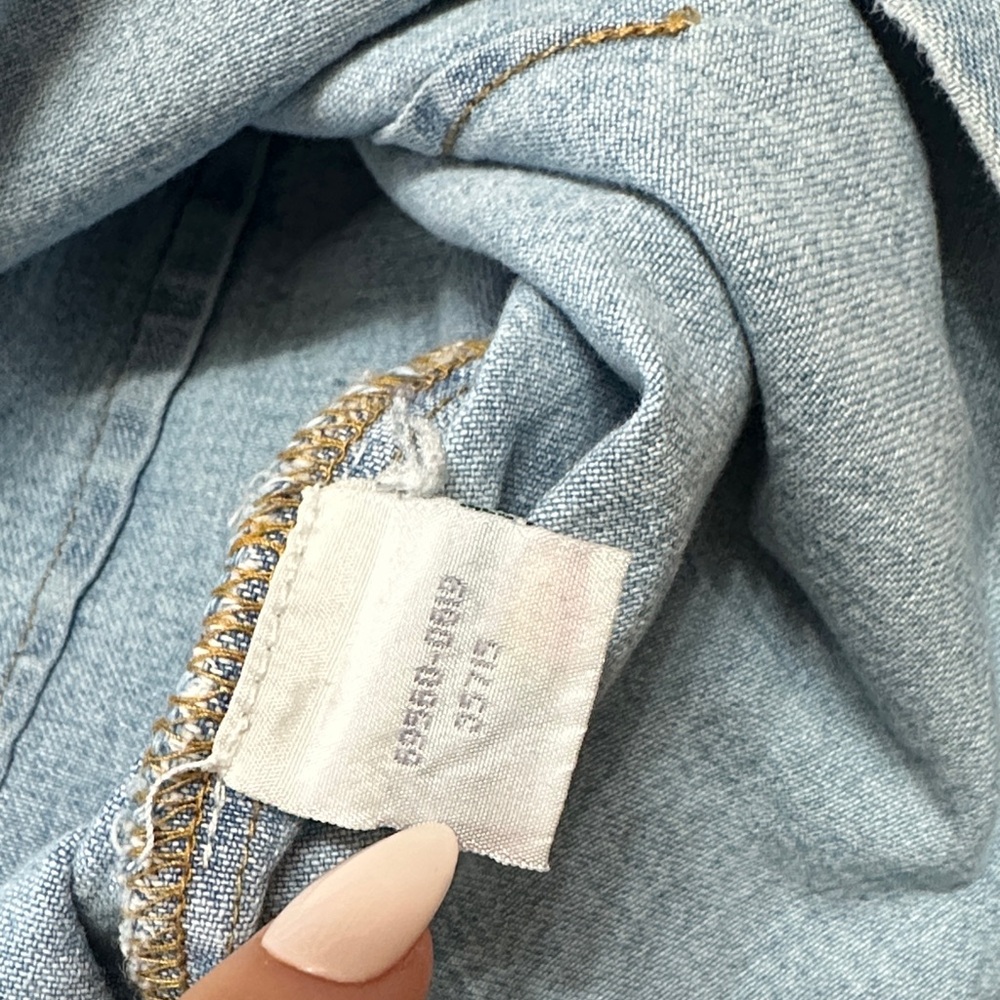 Levi's Classic Light Blue Denim Shirt - Picture 6 of 10